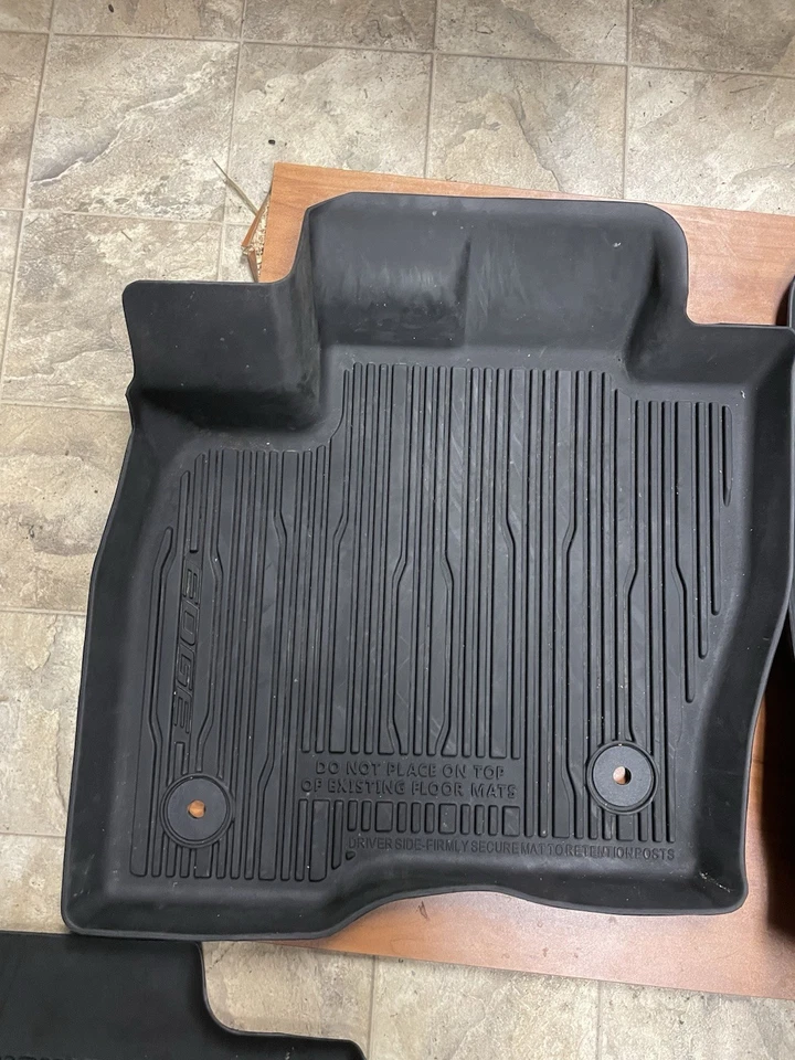 Juego de 4 alfombrillas para todo tipo de clima Ford Edge 2015-2024 OEM Foto 2 de 4