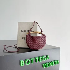 Сумка через плечо BOTTEGA VENETA  Mini Intrecciato тканая кожа