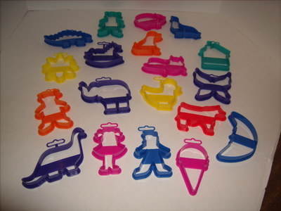EKCO Cookie Cutter Lot of 19 Never Used - Moon Cow House Cat Dog Pig Elephant ++