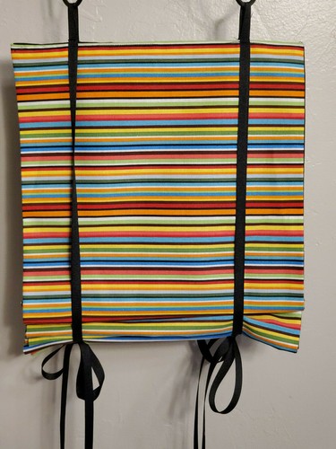 Taladro escolar hecho a mano con cortina de puerta de aula multicolor a rayas - Imagen 2 de 3