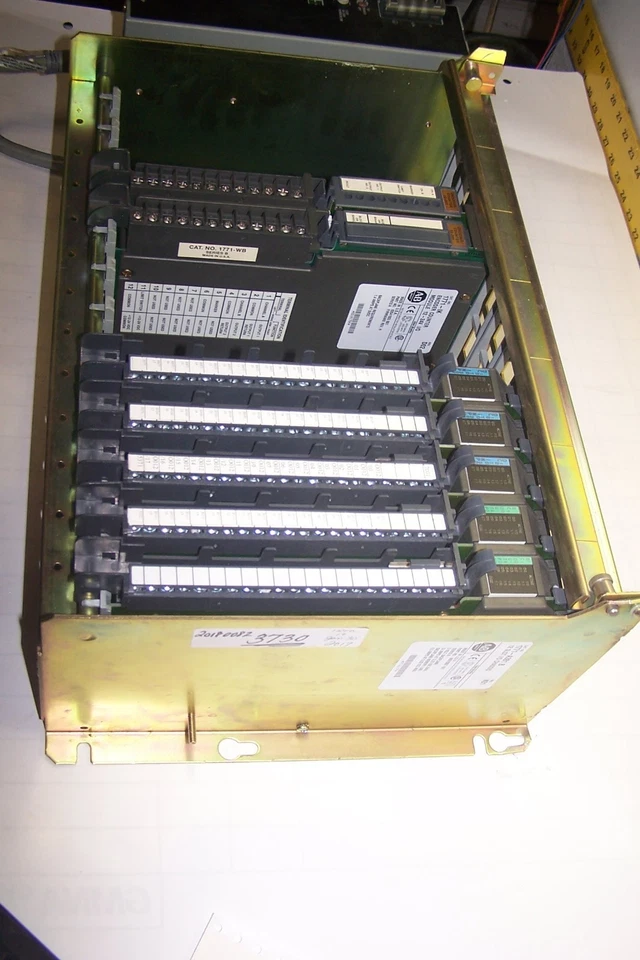 ALLEN BRADLEY 1771-A3B1 B 12 SLOT I/O CHASSIS SERIES B REV K01 1771-P7 + MODULES - Image 3 of 4
