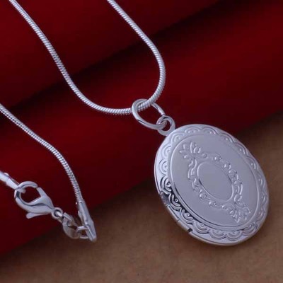Versilberte ovale Medaillon mit Öffnung & Schlangenkette. 18 Zoll 46 cm. 925 Sterling 