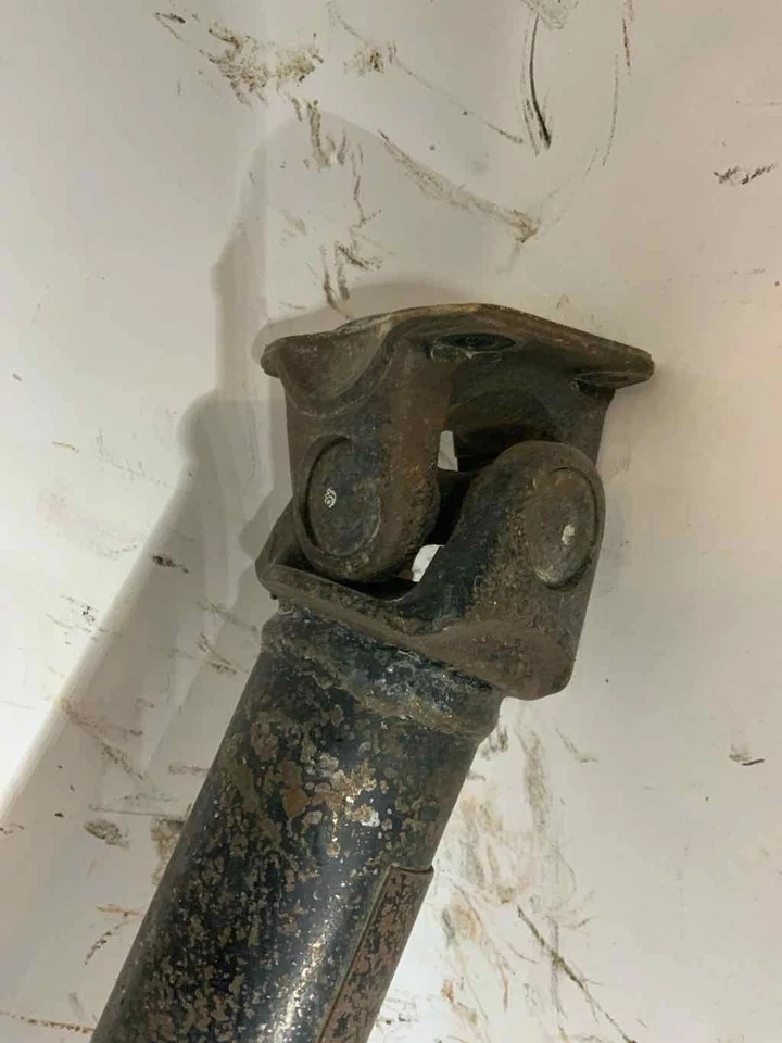 1980-1983 Nissan Pickup/Datsun 720 Rear Drive Shaft 3730041W00 2.2L 4Cyl 4x4 - Image 4 of 4