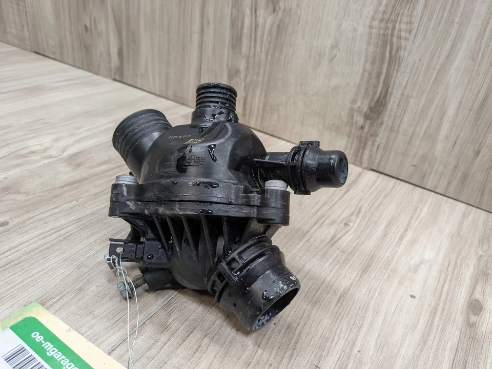 Carcasa termostato refrigerante agua motor N54 OEM BMW E82 E88 E90 E92 E93 135 335 Foto 3 de 4