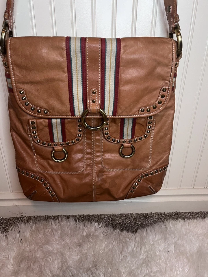 Tommy Bahama Brown Leather Crossbody Purse Bag Stud Detail palm print interior - Imagem 3 de 4