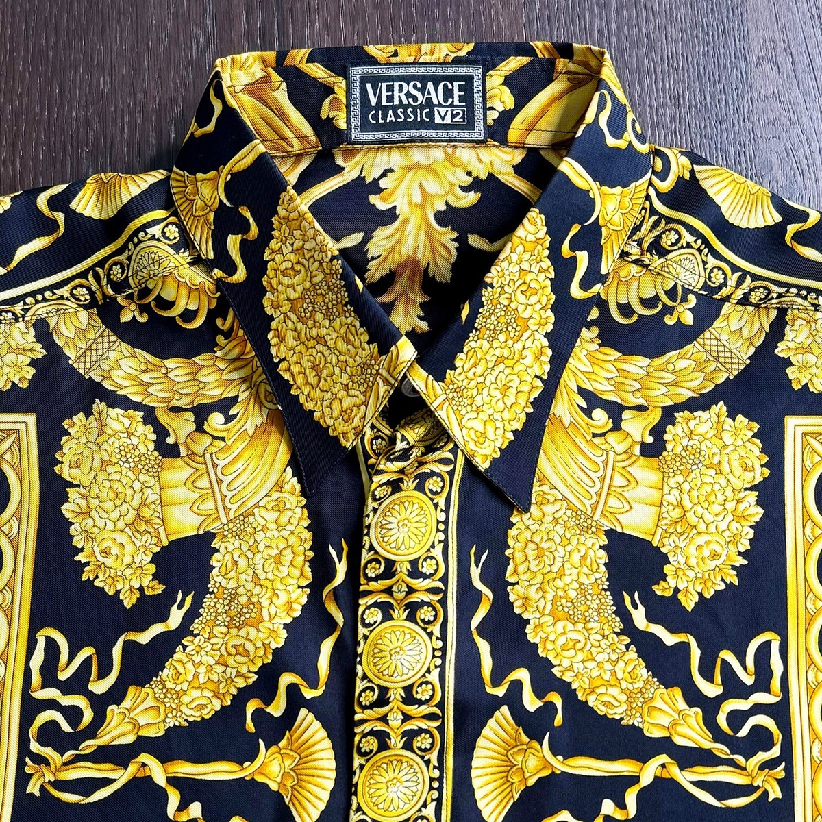 VERSACE CLASSIC V2 silk shirt Baroque Wild Signature with VERSACE CLASSIC V2 silk shirt Baroque Wild Signature with