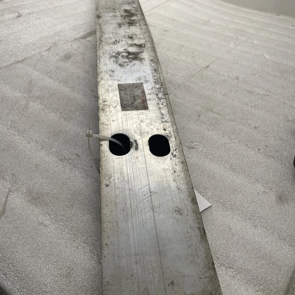 10-15 TOYOTA PRIUS V REAR REINFORCEMENT BAR OEM Foto 2 de 4