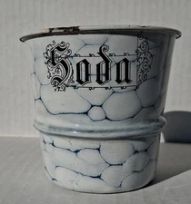 RARE CHICKEN WIRE GERMAN LAUNDRY SODA POT BLUE & WHITE GRANITEWARE