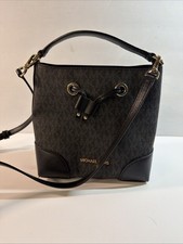 Michael Kors Mercer Small Logo Bucket Bag /Black