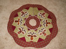 * Handmade Applique ~ 42" TREE SKIRT🎄~ Rudy the Red Nose Reindeer ~ Completed.
