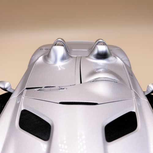 Minichamps 1/18 Mercedes-Benz SLR Silver Stirling Moss B66963956 diecast dealer - Picture 18 of 23