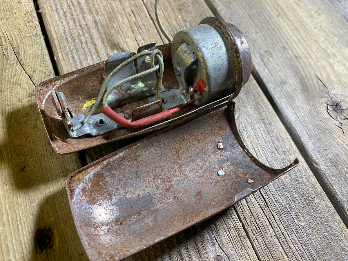 VINTAGE MUSCLE BIKE ANTIQUE BICYCLE BATTERY OPERATED HORN VINTAGE MUSCLE BIKE ANTIQUE BICYCLE BATTERY OPERATED HORN