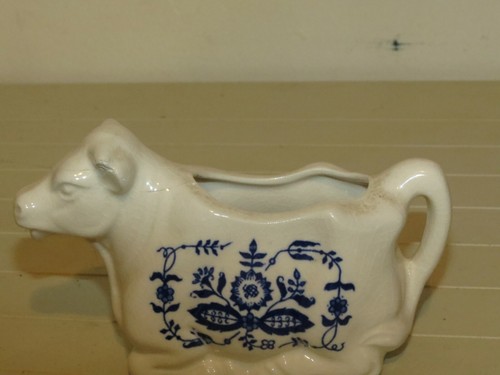 WHITE CERAMIC COW CREAMER FROM JAPAN - 第 1/8 張圖片