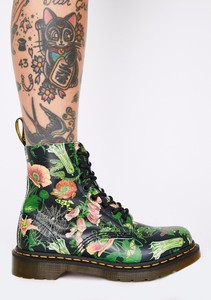 dr martens spider web