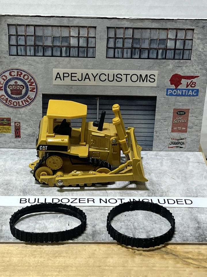 ERTL Caterpillar D6h bulldozer replacement tracks (DOZER NOT INCLUDED) - Image 2 of 4