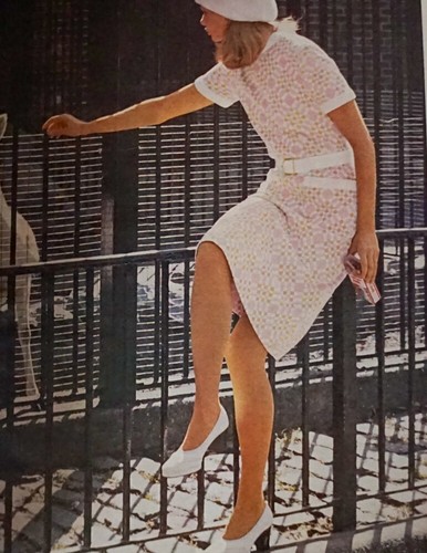 ~ Vogue  Magazine Jan 1973 Lauren Hutton by Avedon + Brinkley DISCOUNTED READ ~ - Afbeelding 13 van 15