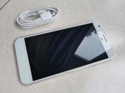 Google Pixel XL - Android - Unlocked 4G - 12.3MP - 4+32GB - 5.5