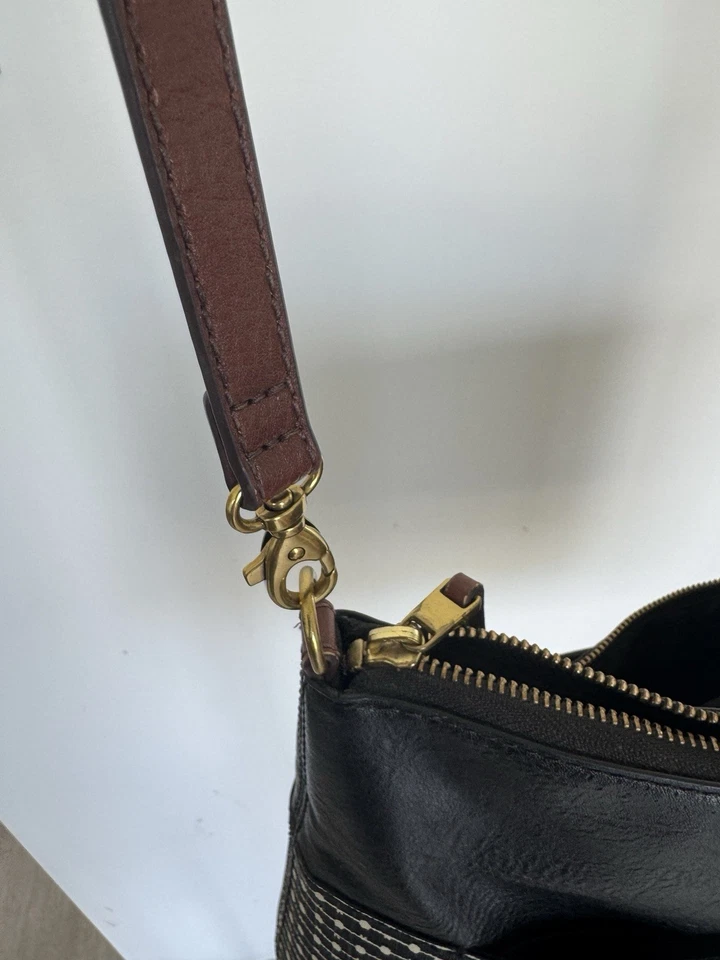 Bolso Bandolera Bolso de Mano Fossil Fiona Dash/Dot Patrón Blanco y Negro con Llavero Foto 3 de 4