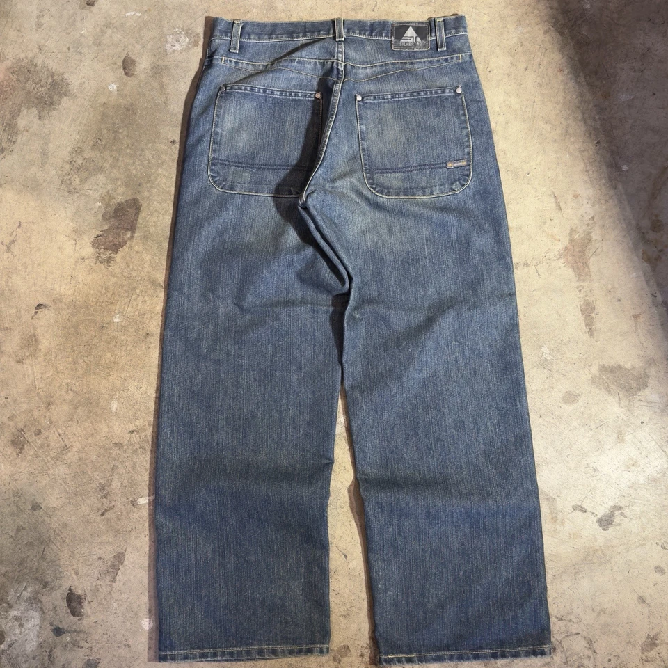 Jeans vintage oversized Levis Silvertab com boa lavagem e ajuste 33x32 - Imagem 2 de 4