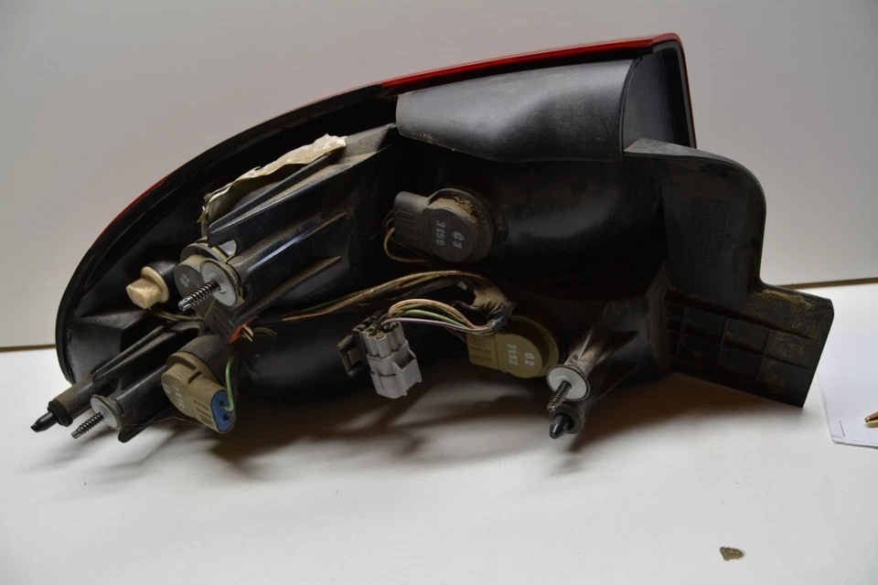 Luz trasera derecha del lado del pasajero Dodge Intrepid 1998-2004 OEM, 166-02534 Foto 2 de 4