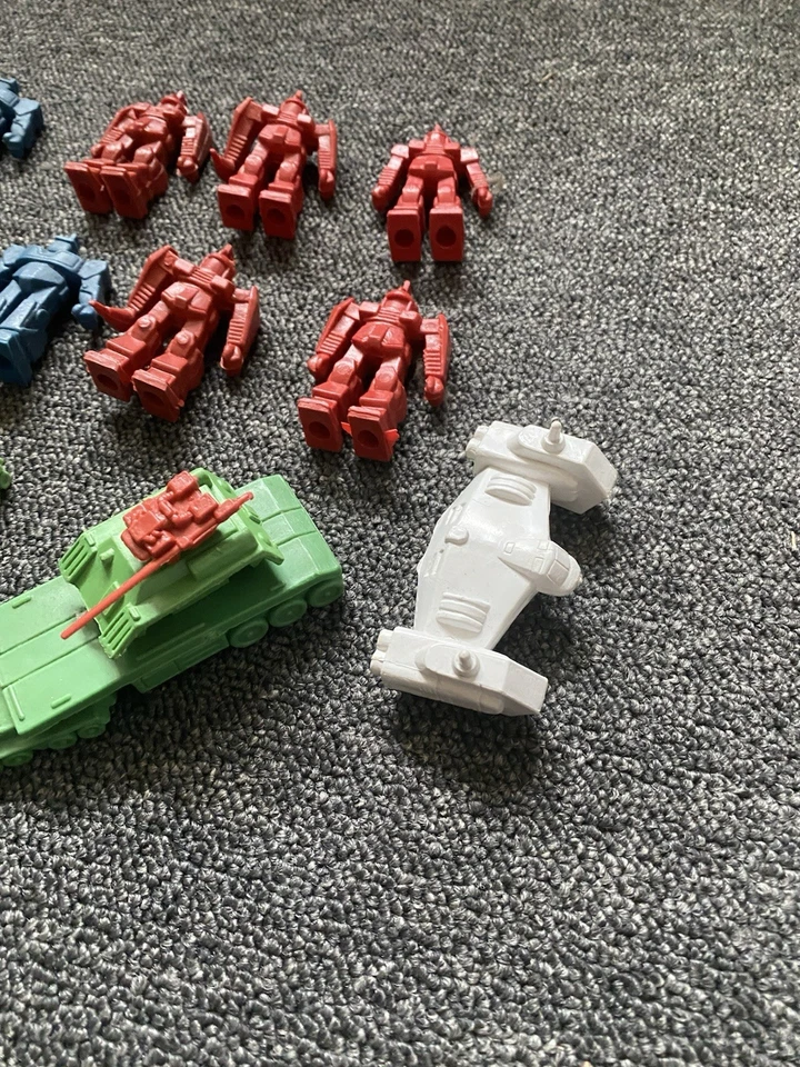 Vintage Figures Battle of The Bi-trons Red Blue Robot Transformers Play-set - Image 4 of 4