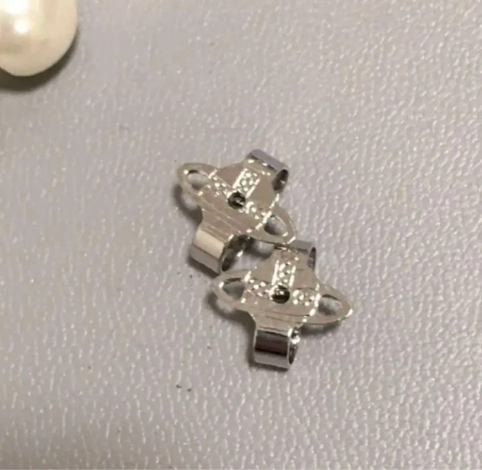 【En Caja/Cordón】Aretes Largos de Perlas Vivienne Westwood Plata Blanco Orbe Gota Foto 4 de 4