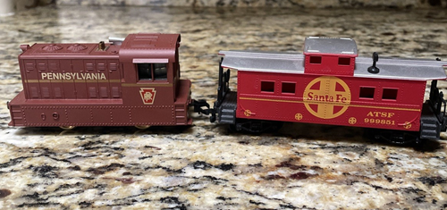 Vintage Model Power Train Set w/ Track & Transformer/ 9 Cars - Picture 6 of 10
