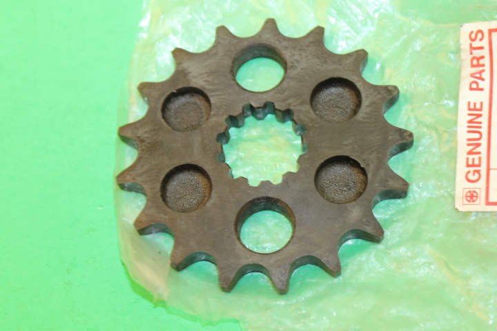 O O9244-2456/56口17/138 OEM NOS Kawasaki Output Sprocket 17T 184-1986 ZX900-A Ninja