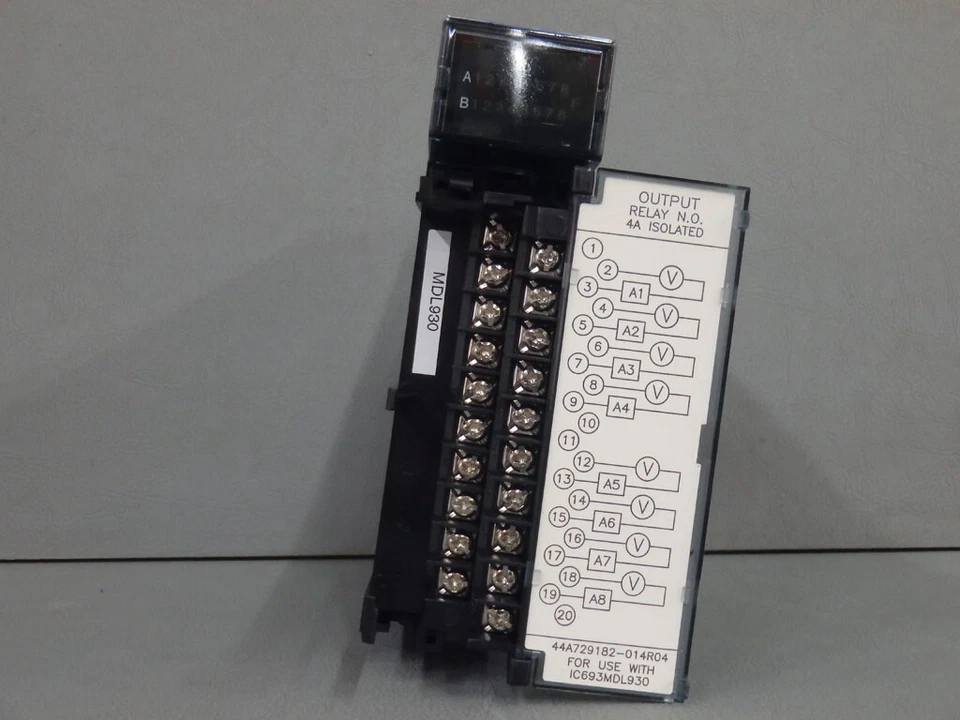 IC693MDL930  - GE FANUC -  IC693MDL930  / Relais 4A 8PT sortie isolée   USED - Photo 2/3