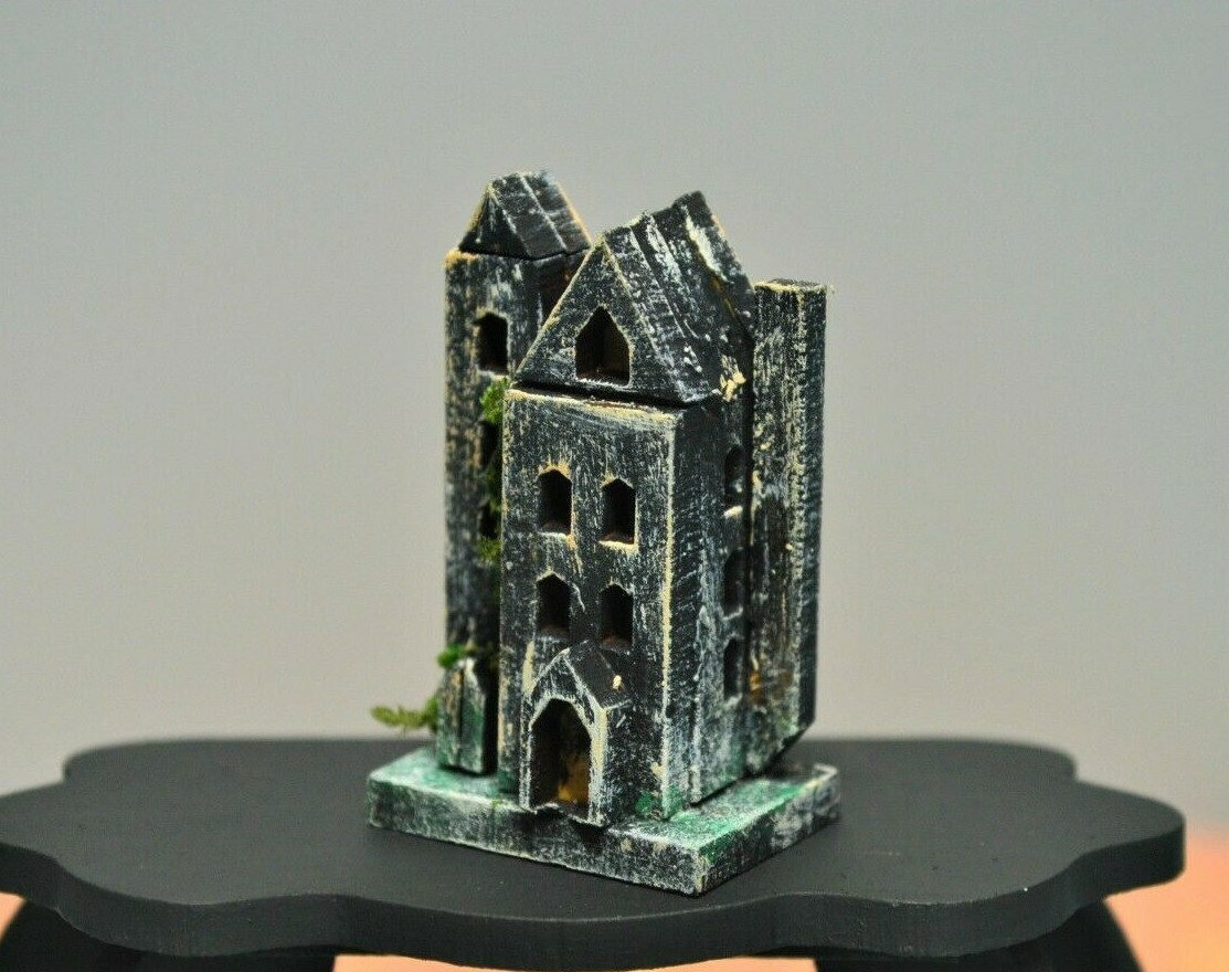 Dollhouse Miniature Halloween Haunted House Mansion Mini  Scary Decor