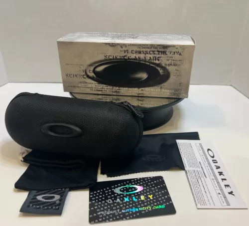 New in Box Oakley Pit Boss 2 Sunglasses Gorpcore OO9137-01 Polarized - Picture 7 of 7