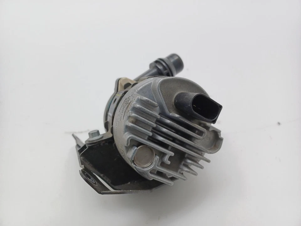 ASTON MARTIN DB11 Water Pump 2016-2023  - Image 2 of 4