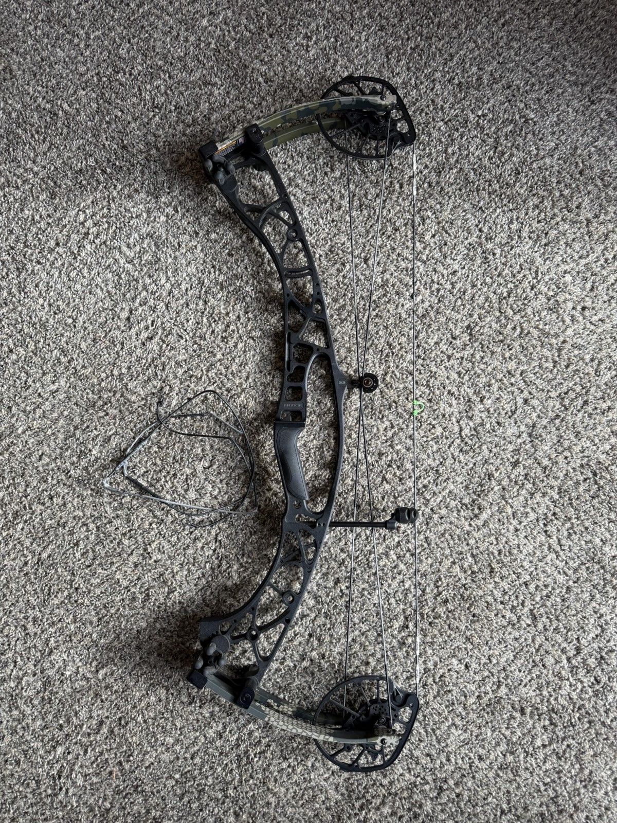 Hoyt Alpha x 33 RH 80lb