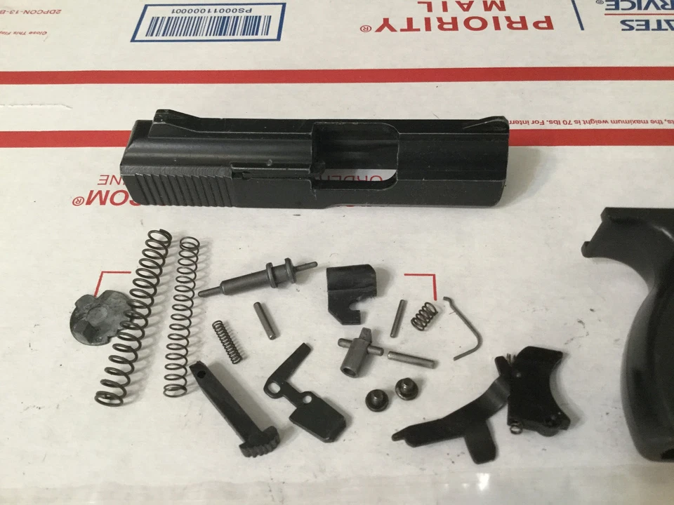 Lote de piezas Lorcin LT-25 25 acp - piezas de reconstrucción / reparación 54657 Foto 2 de 4