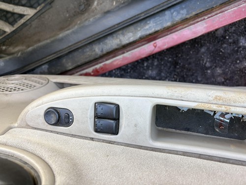Front Door Regulator SATURN ION LH DRIVER 03 04 05 06 07 - Picture 17 of 24