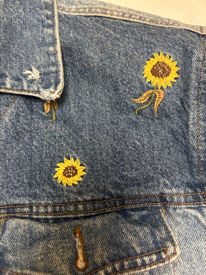 90s L.E.I Denim Jacket Sunflowers Size Small - Image 2 of 4