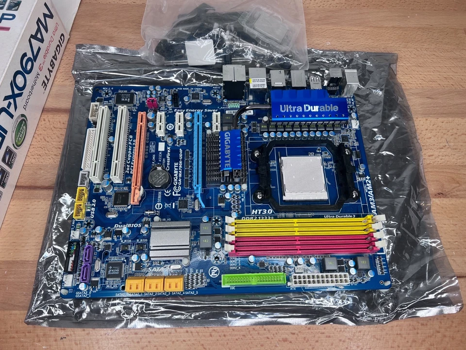 Gigabyte GA-MA790X-UD4P ATX Motherboard - Image 3 of 4