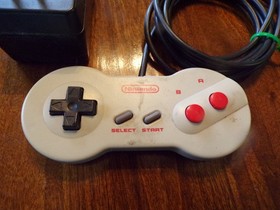 NINTENDO NES 101 TOP LOADER CONSOLE / 2 GAMES