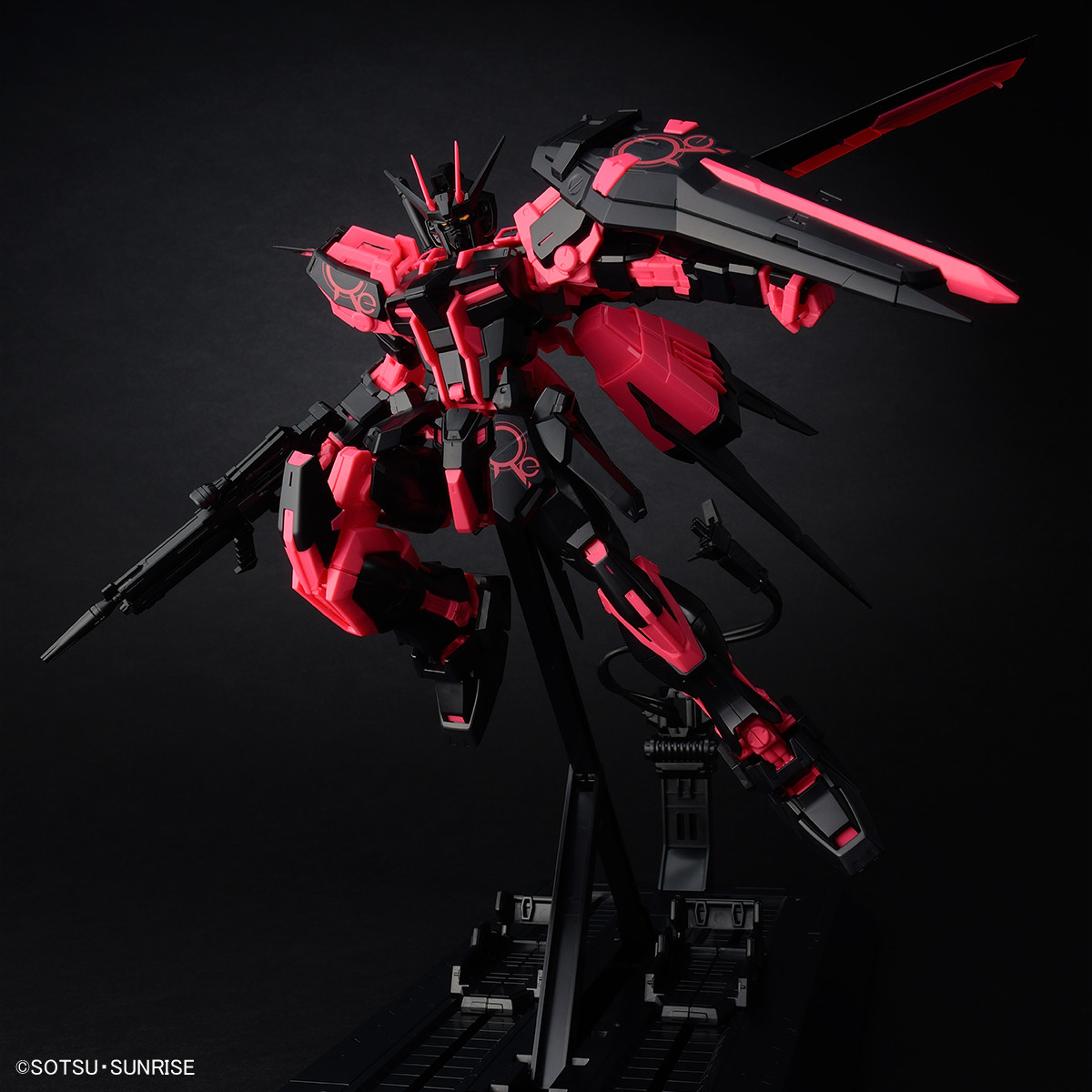 AILE STRIKE GUNDAM Ver.RM ネオンピンク Amazon.com: Bandai MG 1/100 Ale Strike Gundam Ver. RM