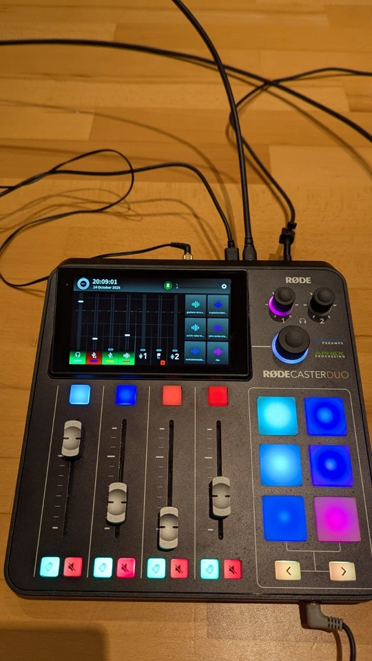 RØDE RODECaster Duo - Professional Audio Interface / Podcast Studio - Image 3 of 4