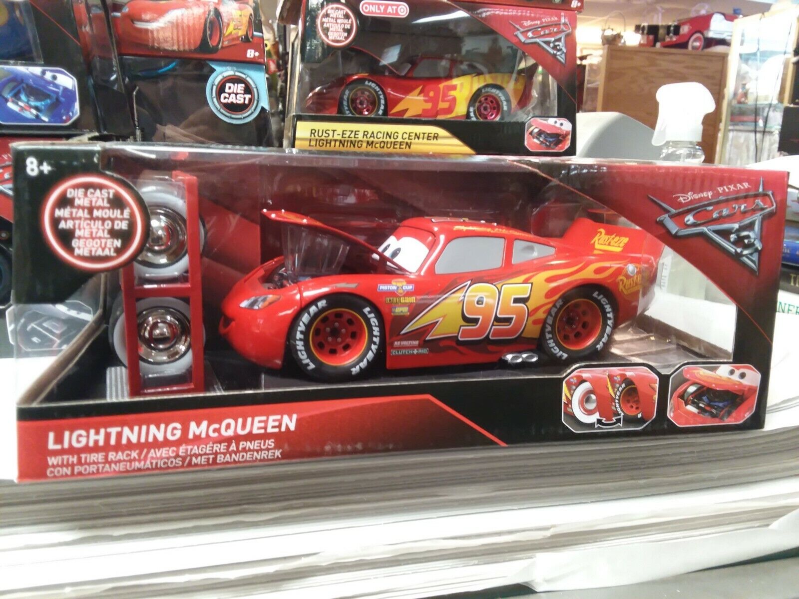 Lightning McQueen - Disney Cars Diecast 1:24 Scale Diecast Model by Jada  Toys