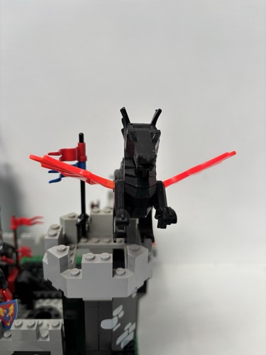 Vintage Lego Black Knights Castle 6086 Knights Minifigures, Horses & Dragon - Picture 9 of 22