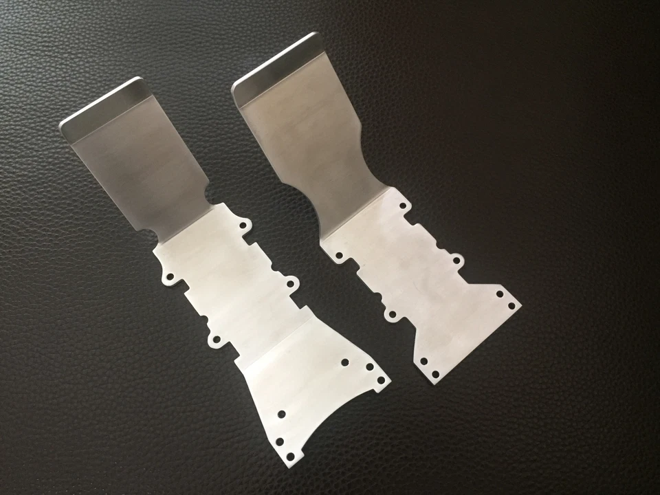 Placas de deslizamiento delanteras y traseras HD de aluminio S-Link para Traxxas Emaxx Tmaxx 2.5/3.3 Foto 2 de 2