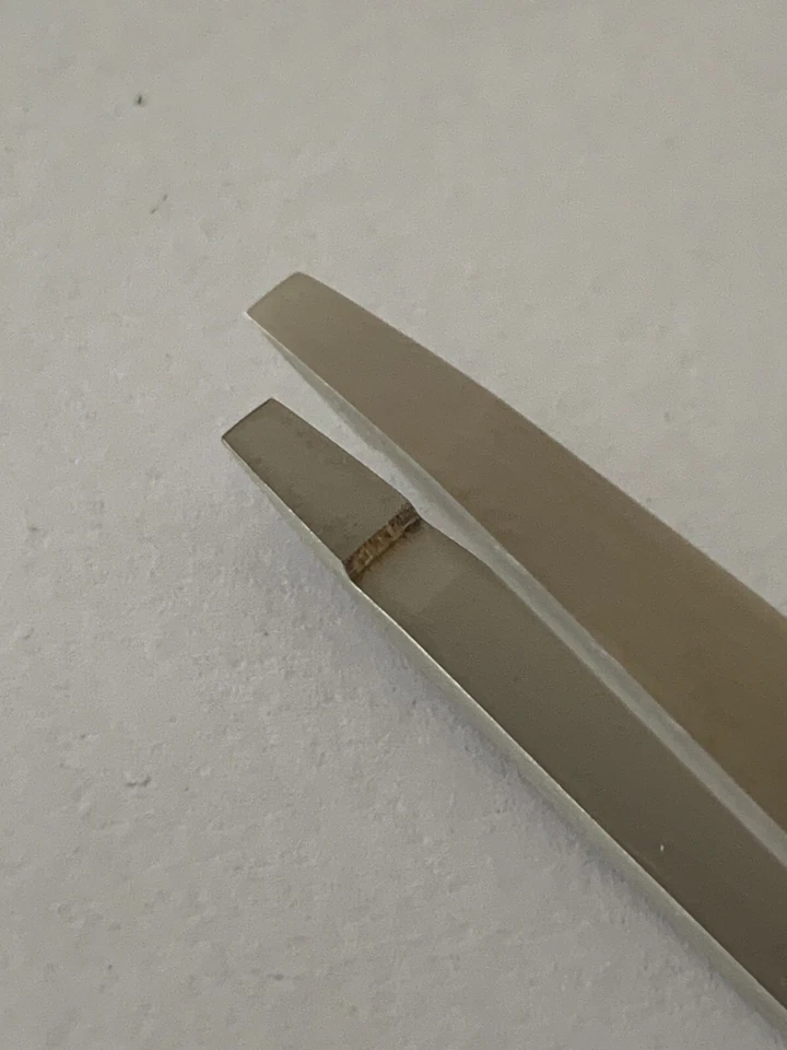 Pinzette sopracciglia, colore argento, 10 cm, nuove mai usate in acciacio inox. - Immagine 3 di 4