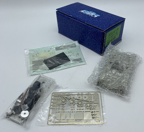 Cadillac LMP 12h Sebring 2000 Metall-Bausatz Maßstab 1:43 BBR OVP NEU - Picture 1 of 9