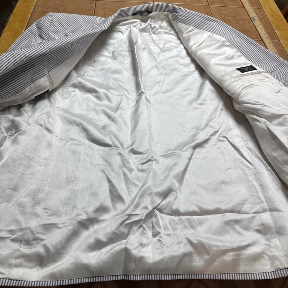 Jos A Bank Seersucker Double Breasted Suit 46R Blue White Striped 40 x 31 Pants - Image 4 of 4