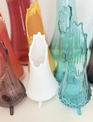 Vintage Mid Century LE Smith Milkglass Three Toe Swung Vase little over 8”