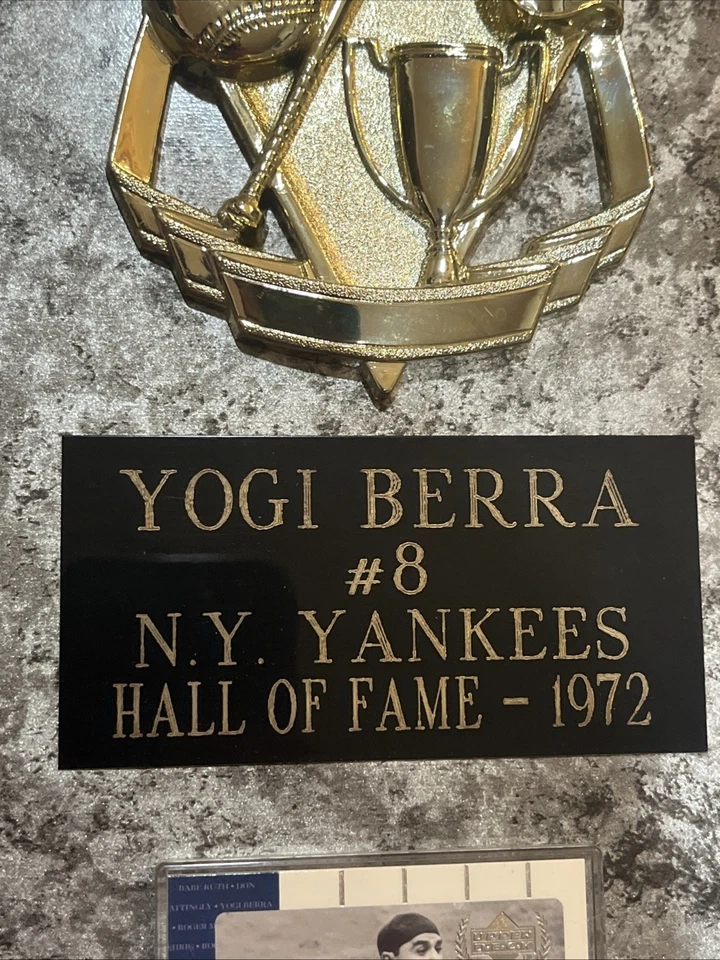 Placa del Salón de la Fama 1972 Yogi Berra #8 de los Yankees de Nueva York con tarjeta de Yogi Berra Foto 3 de 4