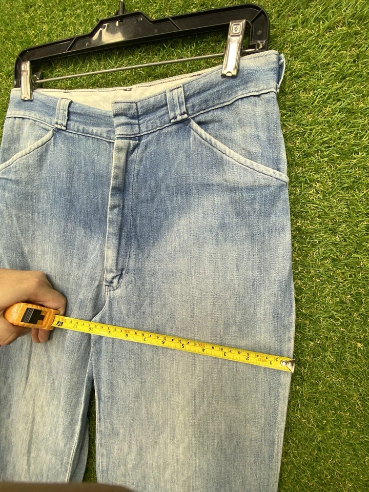 Pantalones de mezclilla vintage Wrangler Bell Bottom para mujer 31x34 años 70 acampanados tiro bajo lavado ligero Foto 3 de 4