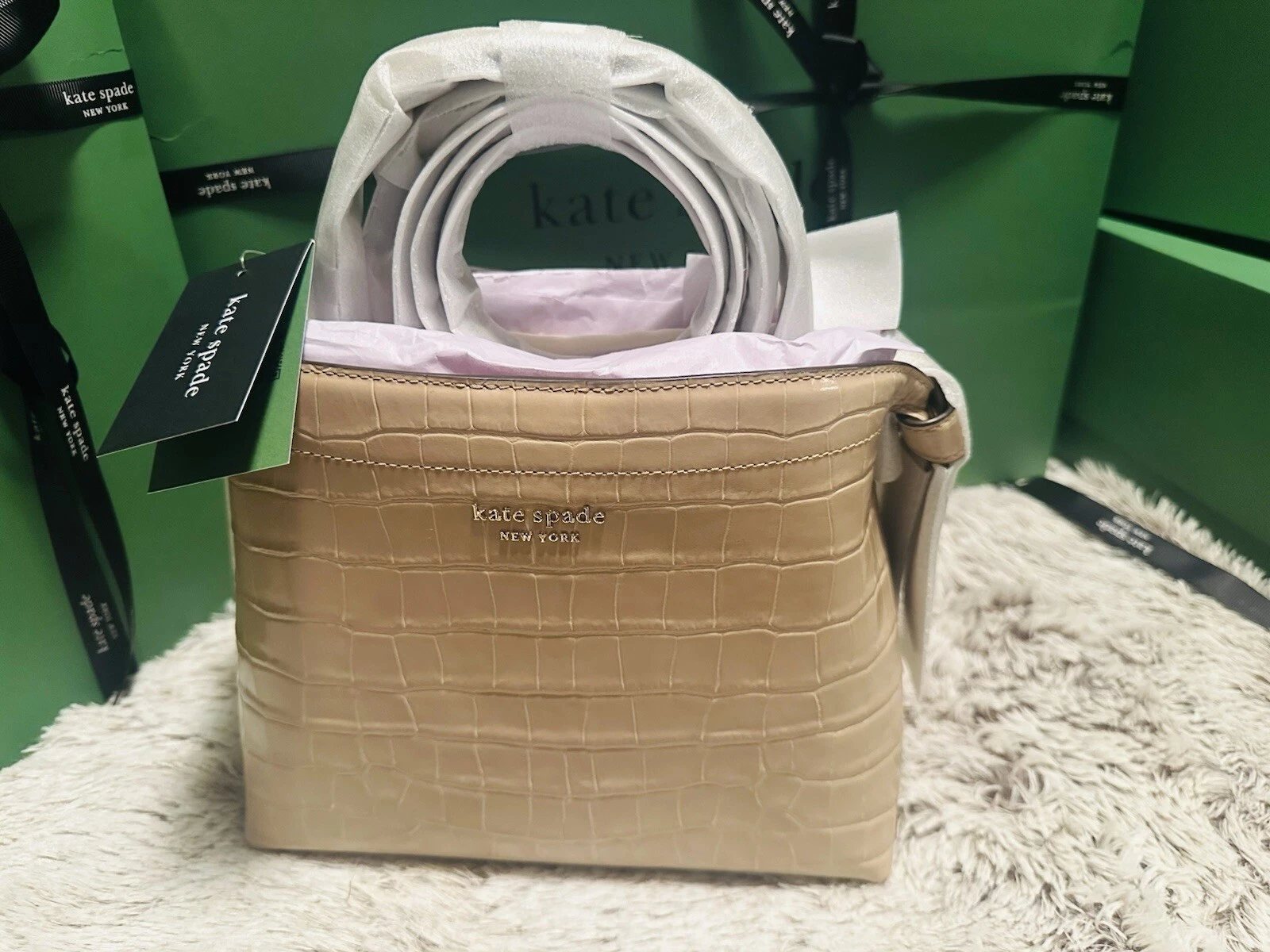 AUTENTICA NUOVA CON ETICHETTE $398 Kate Spade New York Knott borsa media con manico superiore in rilievo Croc